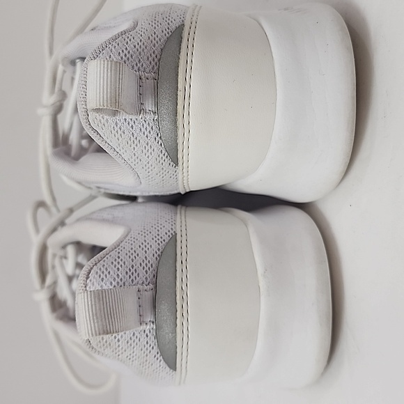 Adidas Women's White Classic Cloudfoam Lace Up Running Comfy Sneakers, sz 7.5 - Picture 4 of 13